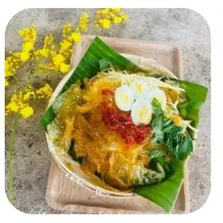 Hình ảnh bánh tráng trộn thịt bằng khô mực trứng cút