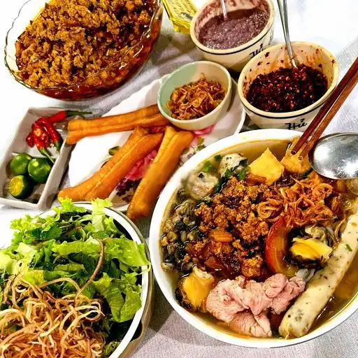 Hình ảnh Bún riêu cua ốc đặc biệt