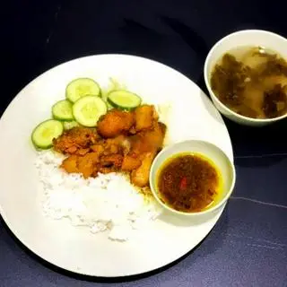 Hình ảnh Cơm gà ta kho sả ớt