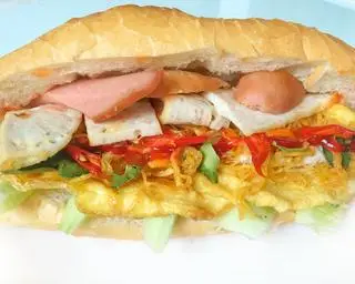 Hình ảnh Bánh mì trứng xúc xích