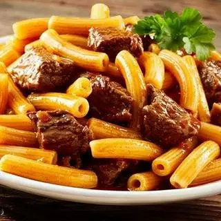 Hình ảnh Nui Xào Bò Áp Chảo Xốt Hồng Kông