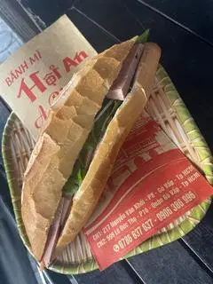 Hình ảnh Bánh Mì Chả Bò (Có Ớt)