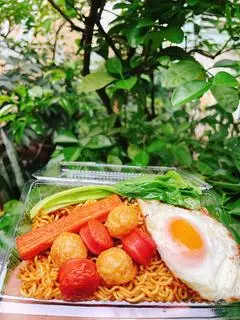 Hình ảnh Mì Trộn Thập Cẩm Trứng Cá Viên