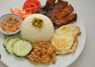 Hình ảnh Cơm Sườn Bì Trứng (nạc dâm)