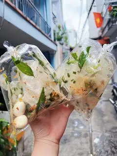 Hình ảnh Bánh tráng muối nhuyễn full topping
