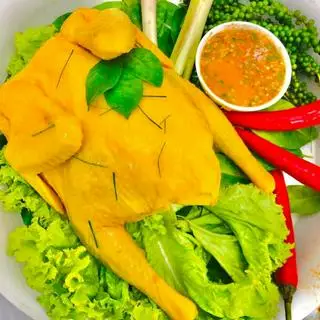 Hình ảnh [Không chặt] Gà ủ muối hoa tiêu - nguyên con - có nước chấm và dưa leo ăn kèm