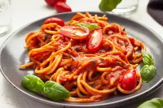 Hình ảnh Mì Ý  sốt cà chua vị cay và lá quế tây / Pomodoro 