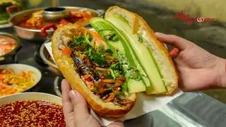 Hình ảnh bánh mì cá hộp 