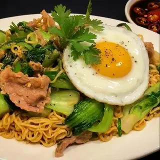 Hình ảnh Mì Gói Xào Bò + Trứng