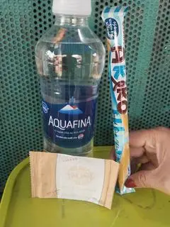 Hình ảnh Nước suối chai ướp lạnh AquaFina