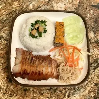 Hình ảnh Cơm ba chỉ heo - bì - chả trứng