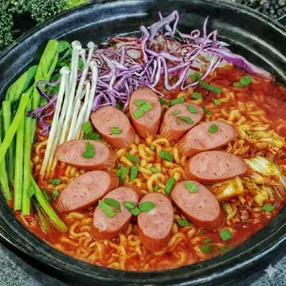 Hình ảnh Mì kim chi xúc xích