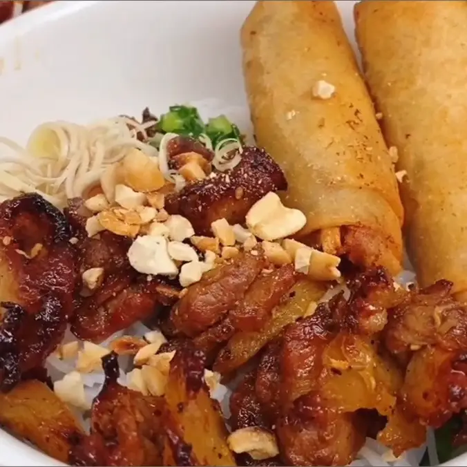 Hình ảnh Bún thịt - chả giò