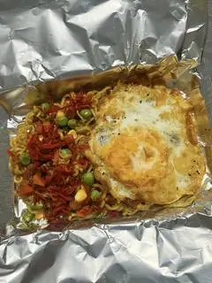 Hình ảnh Mì Trộn Trứng Ốp