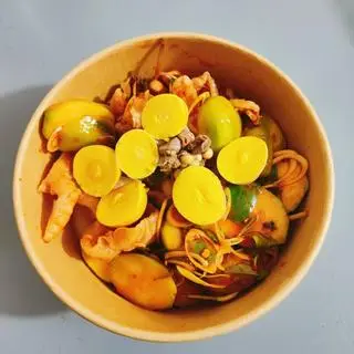 Hình ảnh Chân Gà Trứng Non Sốt Thái Nhỏ 