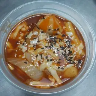 Hình ảnh Tokbokki Sốt Cay Phủ Phô Mai