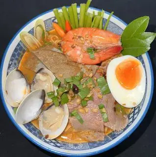 Hình ảnh Mì TomYum đầy đủ