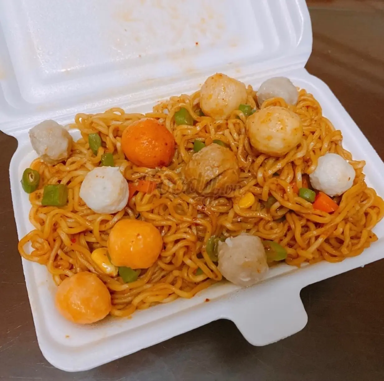 Hình ảnh Mì trộn viên chiên