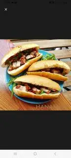Hình ảnh Bánh Mì Heo Quay Da Giòn