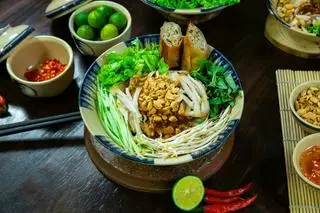 Hình ảnh Bún thịt khìa - chả giò