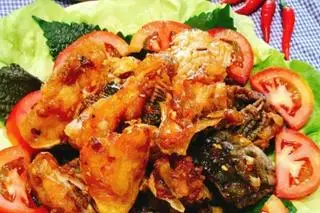 Hình ảnh Đầu cá hồi chiên nước mắm