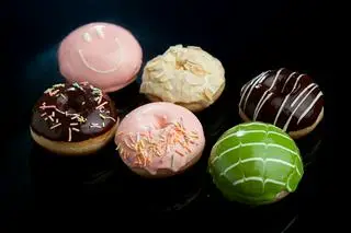 Hình ảnh Donut socola cốm