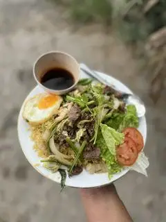 Hình ảnh Cơm chiên bò xao rau satế