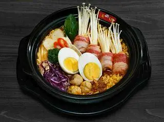 Hình ảnh Mì lẩu Thái bò Mỹ trứng