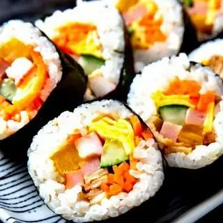 Hình ảnh Kimbap thập cẩm
