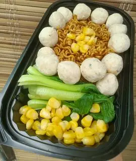 Hình ảnh mì trộn cá viên chiên