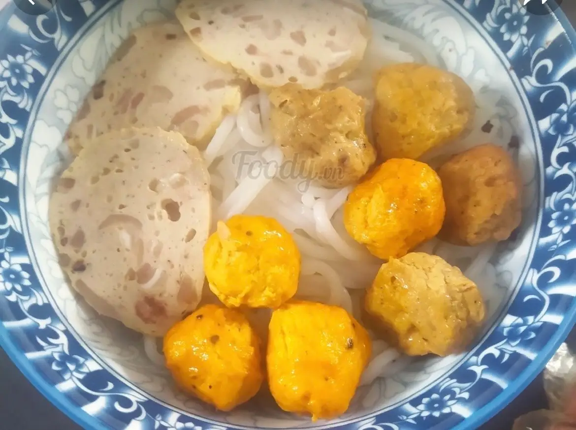Hình ảnh bún bò Huế giò mọc 
