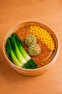 Hình ảnh Mì trộn indomie chả cá cốm xanh