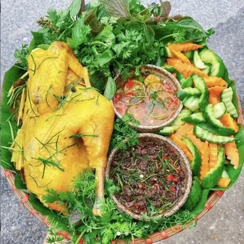 Hình ảnh Gà Ủ Muối Hoa Tiêu 1/2 Con ( Không Chặt ) + 2 Hũ Sốt Chấm Muối Hoa Tiêu