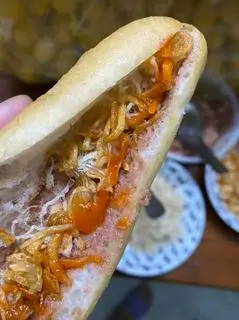 Hình ảnh Bánh mì que nhân pate hành ruốc