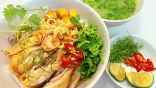 Hình ảnh phở trộn đùi gà