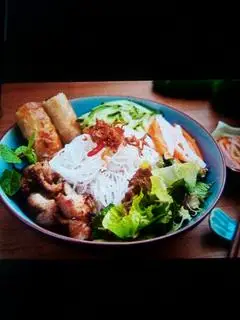 Hình ảnh Bún thịt nướng chả giò 