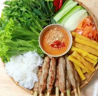 Hình ảnh NEM LỤI NHA TRANG PHẦN 1 NGƯỜI ĂN