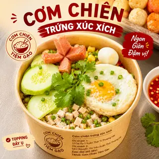 Hình ảnh Cơm chiên trứng xúc xích