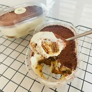 Hình ảnh Bánh Tiramisu Cốt Lady (230g Siêu Nặng Tay)