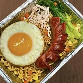 Hình ảnh Mì trộn Indomie trứng xúc xích