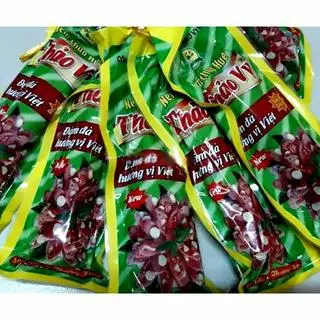 Hình ảnh 2 cây nem chua huế