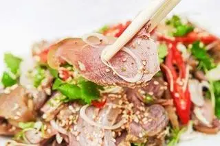 Hình ảnh bê cuốn rau rừng