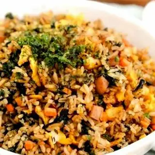 Hình ảnh Cơm chiên rong biển cháy tỏi - rau củ