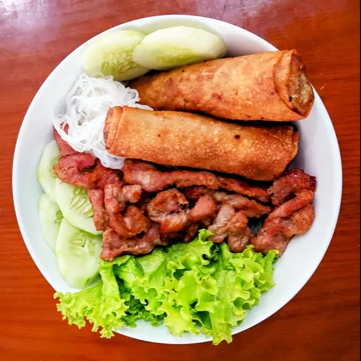 Hình ảnh Bún thịt nướng + chả giò chiên