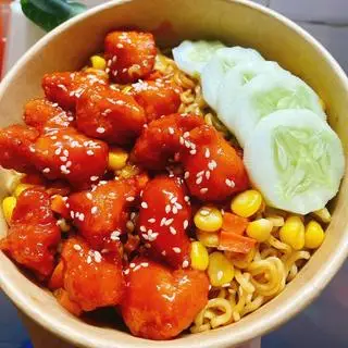 Hình ảnh Mì trộn gà viên sốt 