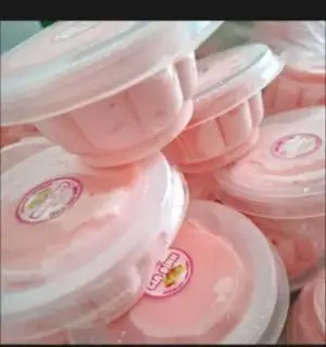 Hình ảnh kem sữa tươi vị dâu