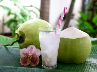 Hình ảnh Nước Dừa Tươi Lạnh L