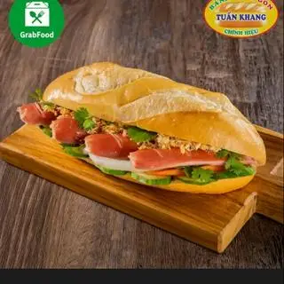 Hình ảnh Bánh mì xúc xích - bò khô