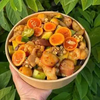 Hình ảnh Mix Chân Gà + Trứng Non + Râu Bạch Tuộc Sốt Thái (Hộp)