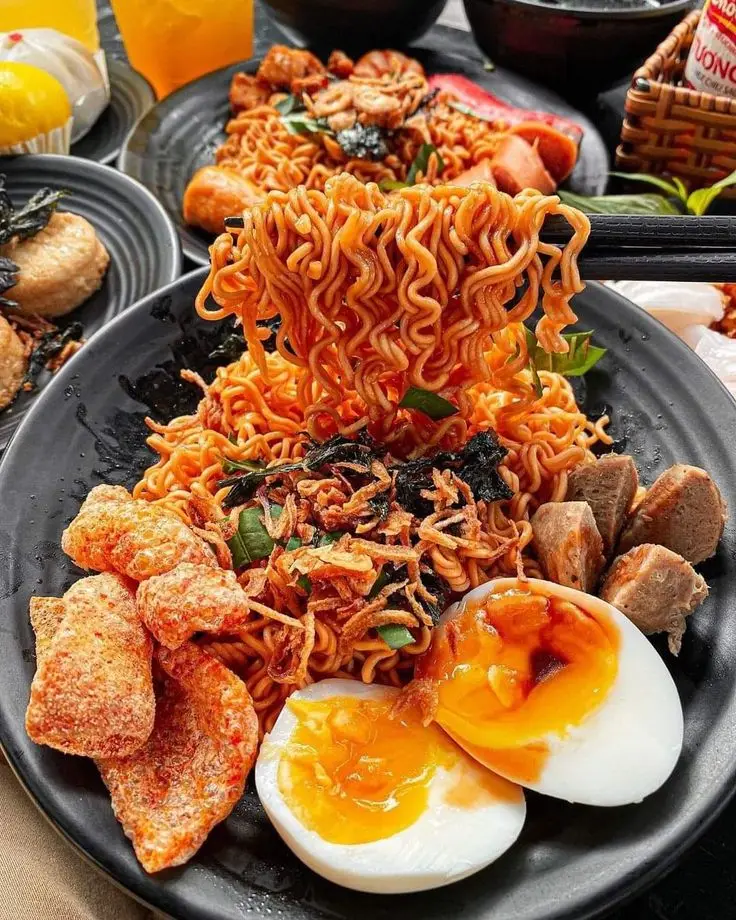 Hình ảnh 2 mì gà xiên que cay 
